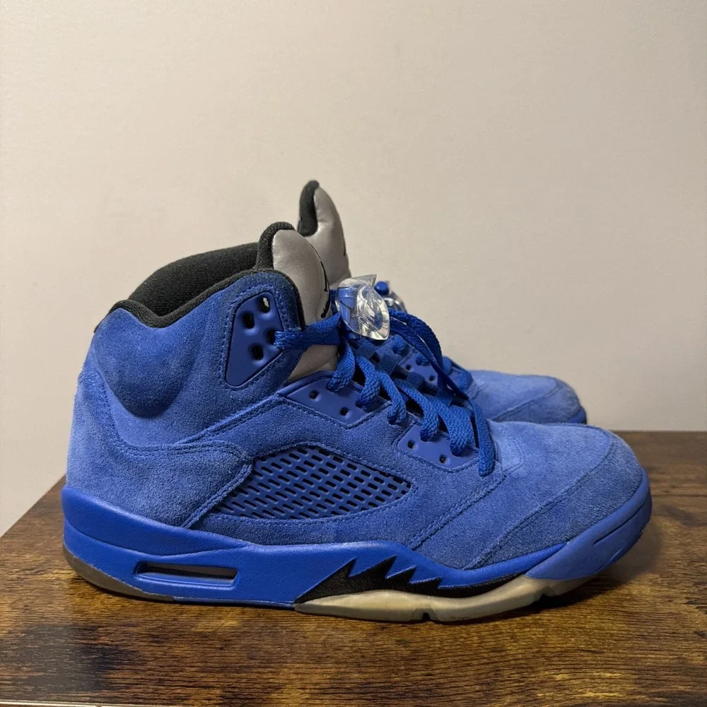 Air Jordan 5 Retro Men's Size 9 Blue Suede Athletic Mid-Trainer Sneakers, USED